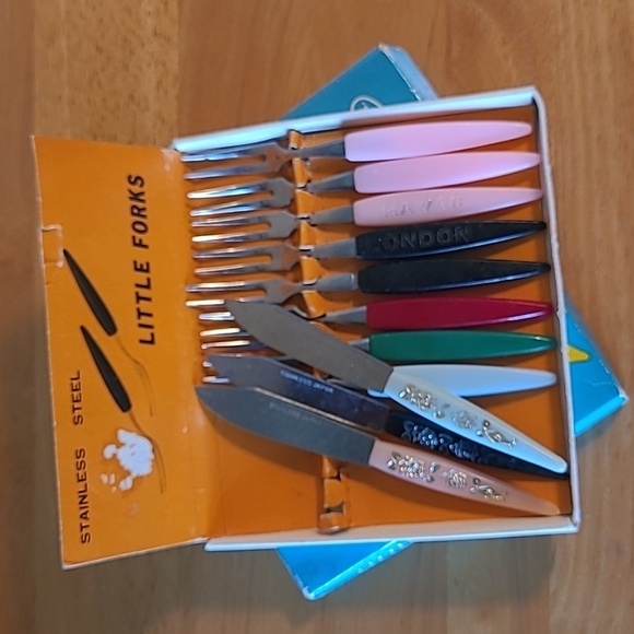 LITTLE FORKS & LITTLE KNIVES Incomplete Set, Perfect For Replacements - Picture 8 of 16